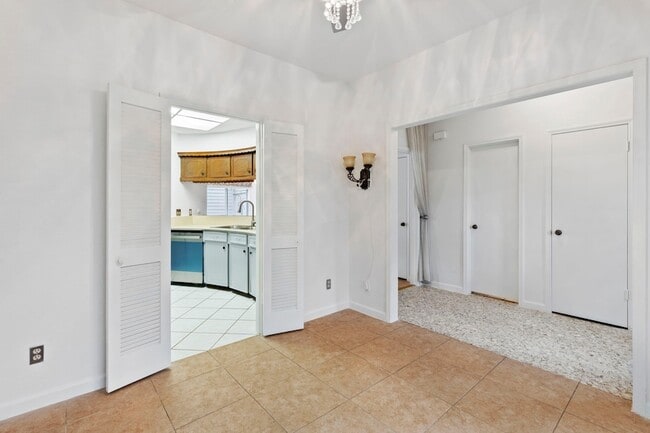 Building Photo - 10728 Briar Forest Dr