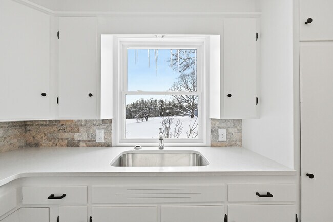 Building Photo - 11 Caribou Dr