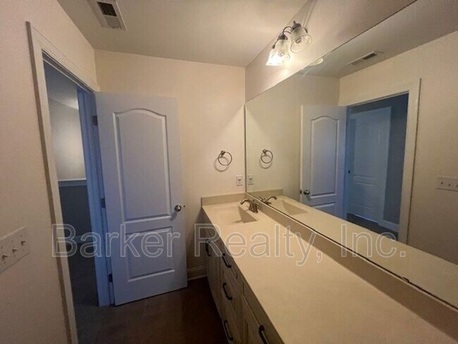 Building Photo - 324 Matilda Pl