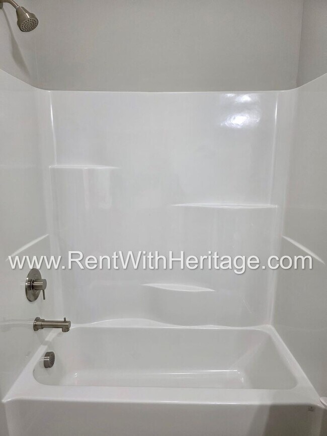 Building Photo - Stunning New 4bd/ 2.5ba / Immaculate / Attention to Detail/ Great Location