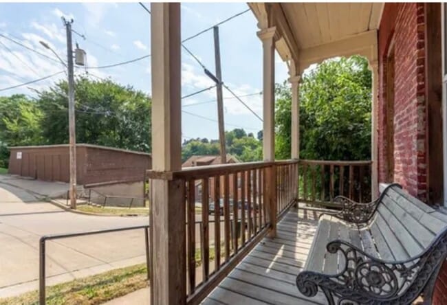 Building Photo - 945 Spruce St