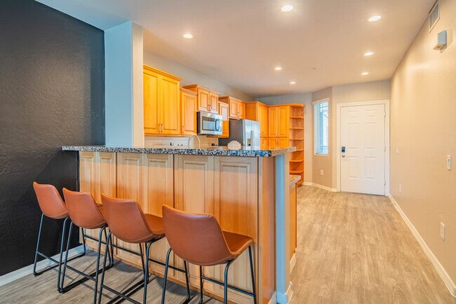 Building Photo - 1275 E University Dr