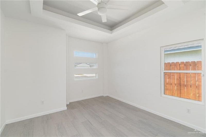 Building Photo - 1505 E Encino Ave