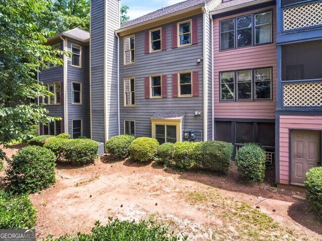 Building Photo - 808 Abingdon Way NE