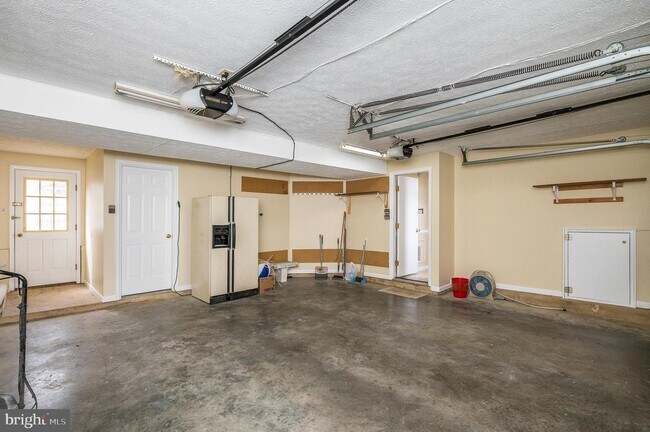 Building Photo - 1320 Kingsbury Rd