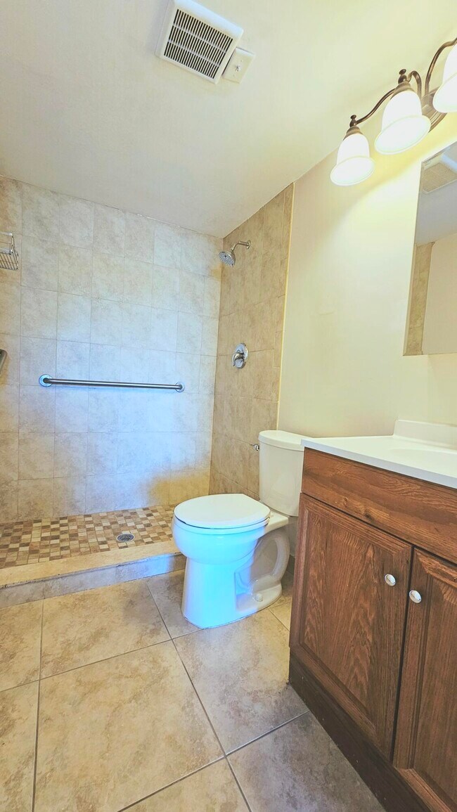 Building Photo - 1001 Green Pine Blvd