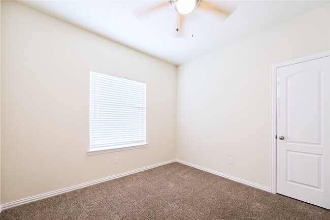 Building Photo - 604 W Linnwood Dr