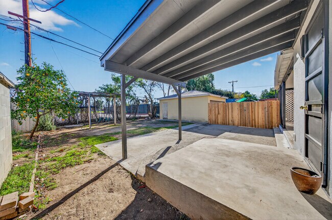 Building Photo - 1667 Valencia Ave