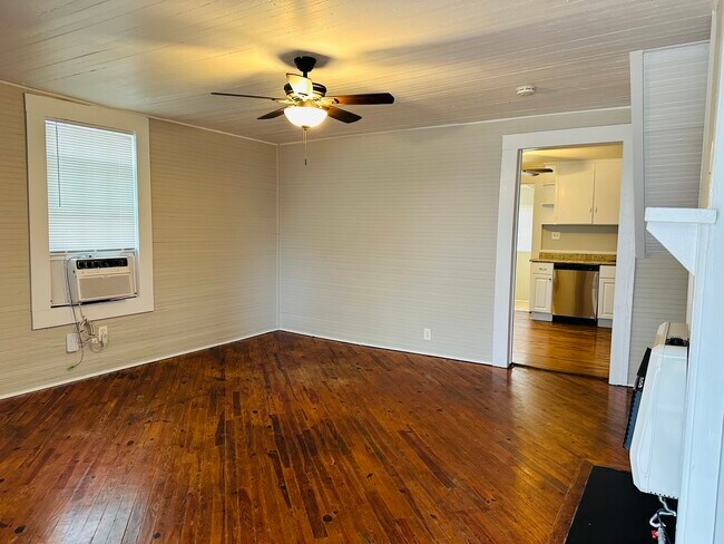 Building Photo - 316 Knight St