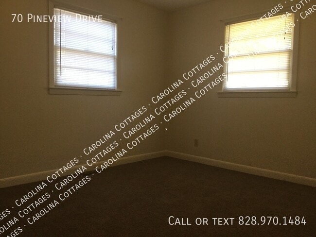 Building Photo - 70 Pine View Dr