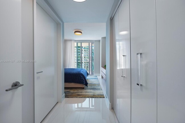 Building Photo - 300 Sunny Isles Blvd