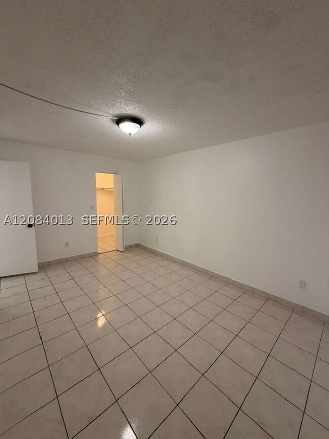 Building Photo - 1255 W 53rd St