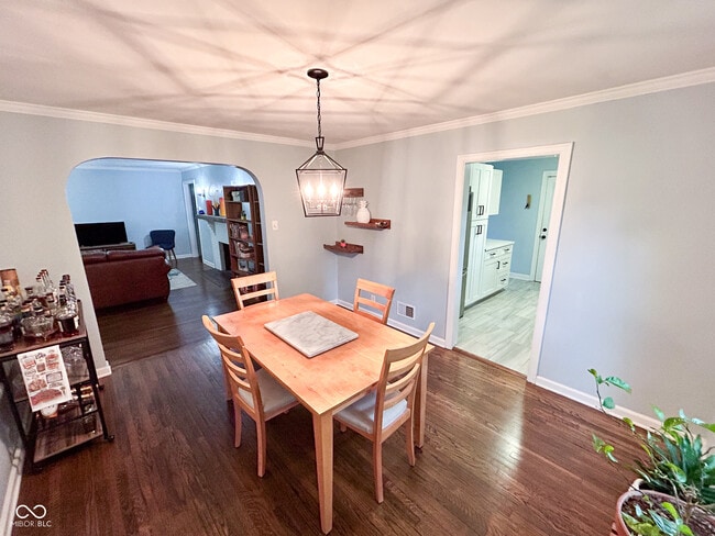 Building Photo - 5805 Norwaldo Ave