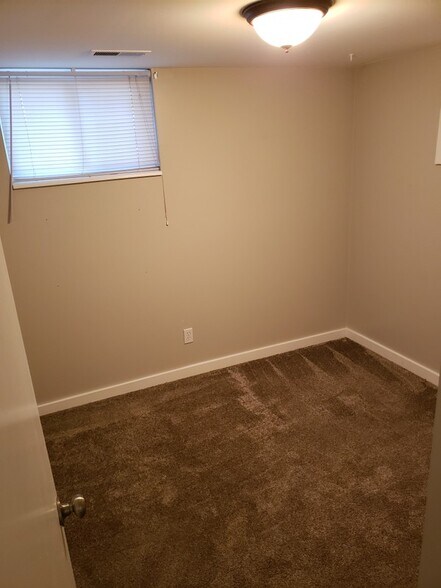 Building Photo - 635 E 500 S