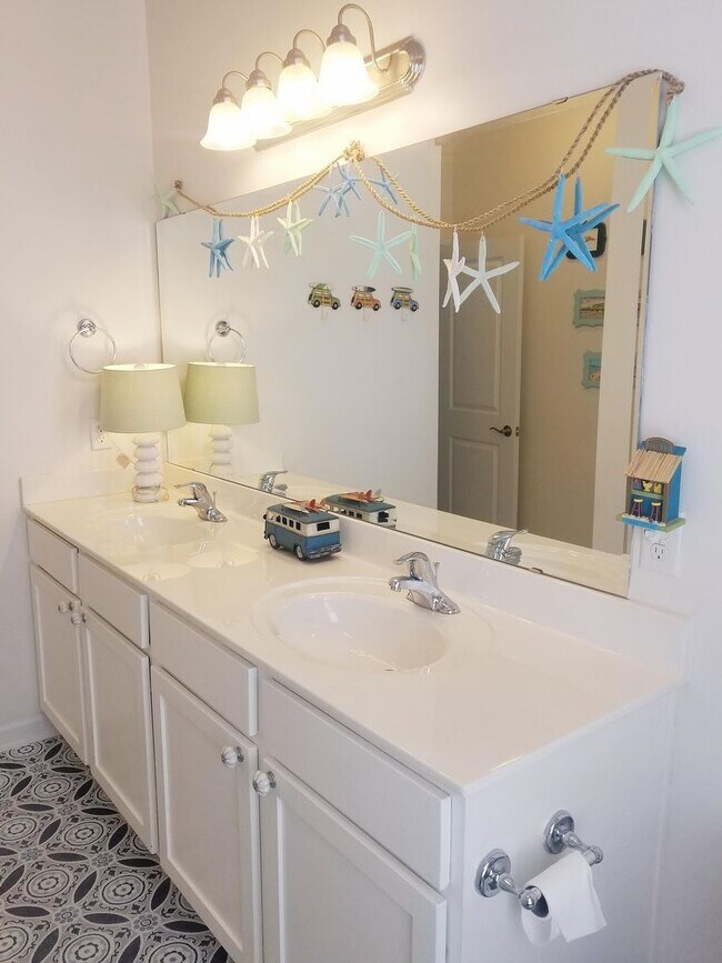 Building Photo - CORAL RIDGE