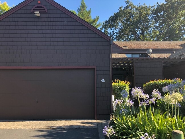 Building Photo - Furnished 2 bedroom 2 bath, WiFi and Garba...