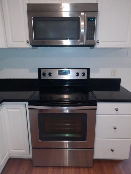 Building Photo - 7 Autumn Leaf Dr