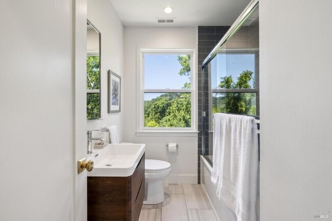 Building Photo - Newly Renovated Ross Four Bedroom & Three Bathroom Home on 1/2 acre with AC and Views