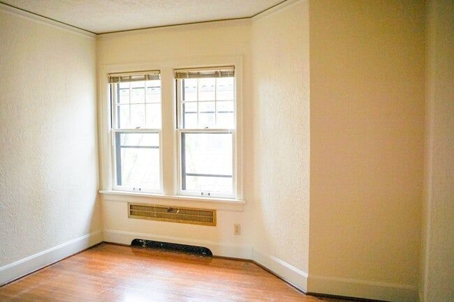 Building Photo - Amazing Vintage Tile, Arched Doorways, Built-ins & Courtyard in This Art-Deco Townhouse!