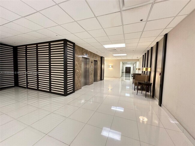 Building Photo - 1621 Collins Ave