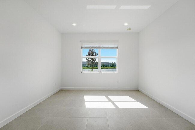 Building Photo - 3735 Harborside Ave