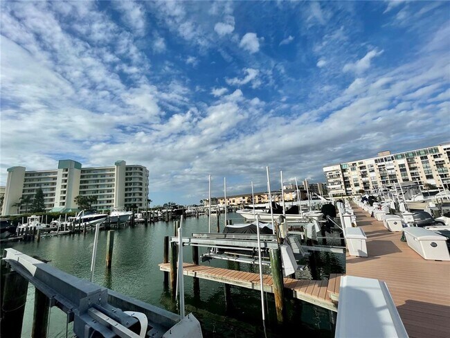 Building Photo - 7872 Sailboat Key Blvd S