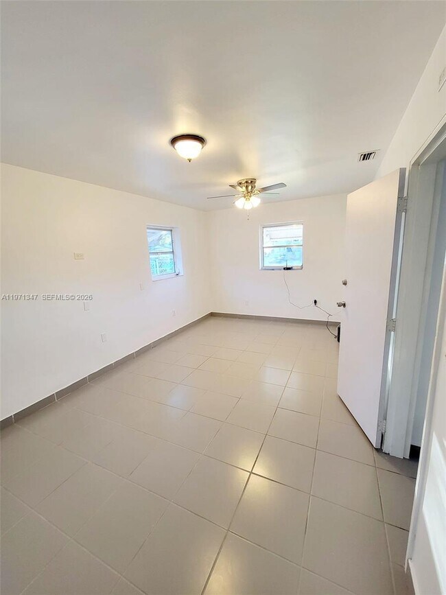 Building Photo - 1531 N 69th Way