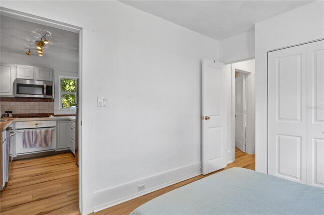 Building Photo - 918 16th St W