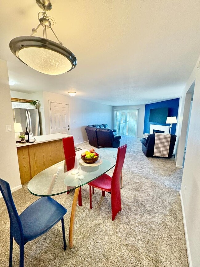 Building Photo - 13085 W Cedar Dr