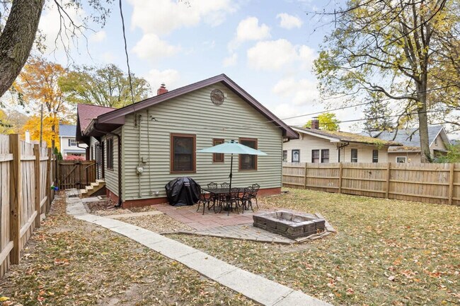 Building Photo - 4452 Carrollton Ave