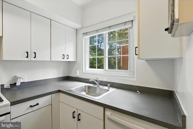 Building Photo - 1525 Mt Eagle Pl
