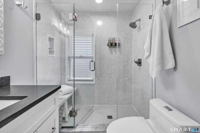 Building Photo - 132 Pequot Ave