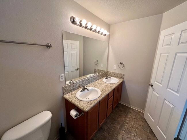 Building Photo - 411 Berrydale Ave