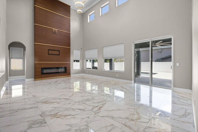 Building Photo - Fully Remodeled 5/4 Art Deco-Inspired Home...