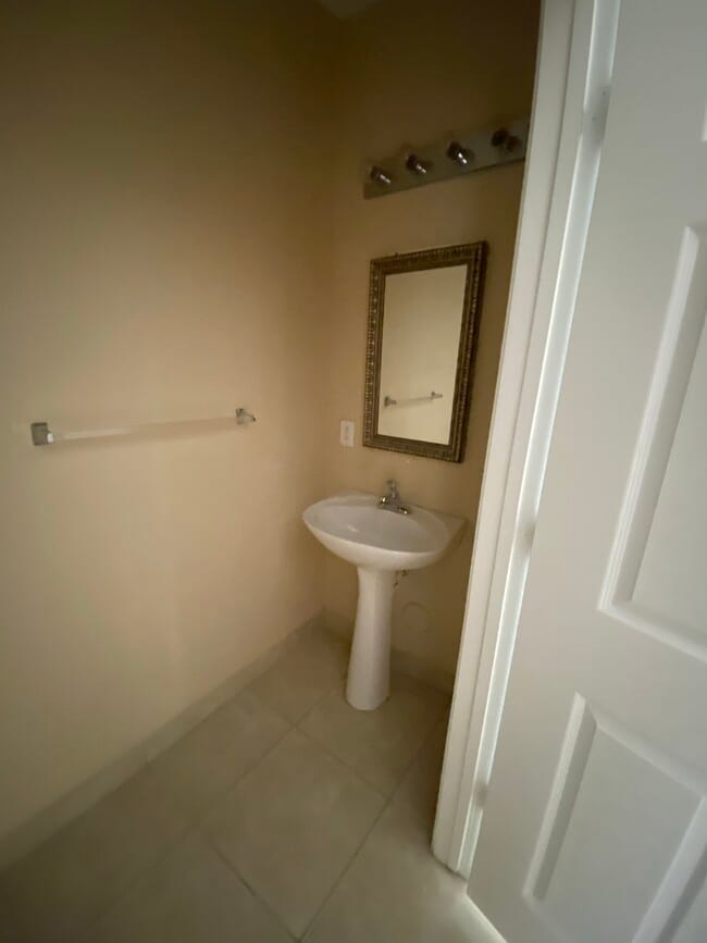 Building Photo - 3102 NW 24th Way