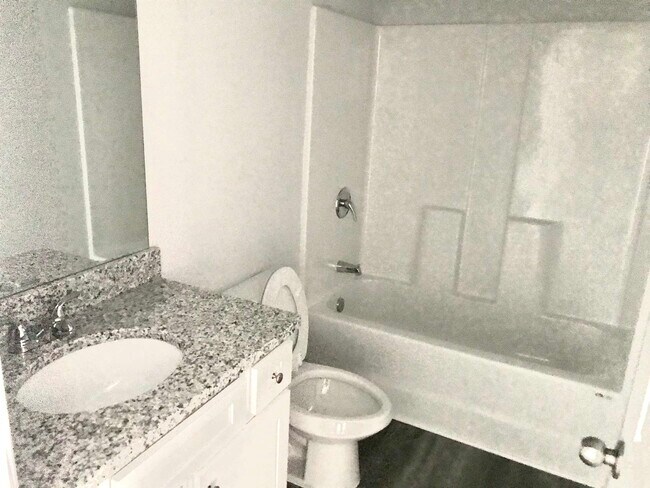 Building Photo - 106 Ison Woods Ct