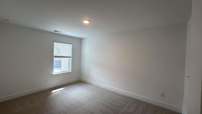 Building Photo - 183 Redbud Rd