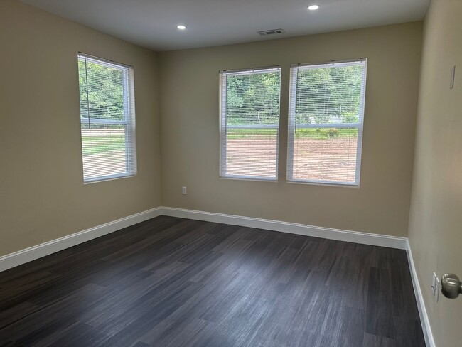 Building Photo - 415 Highland Ave