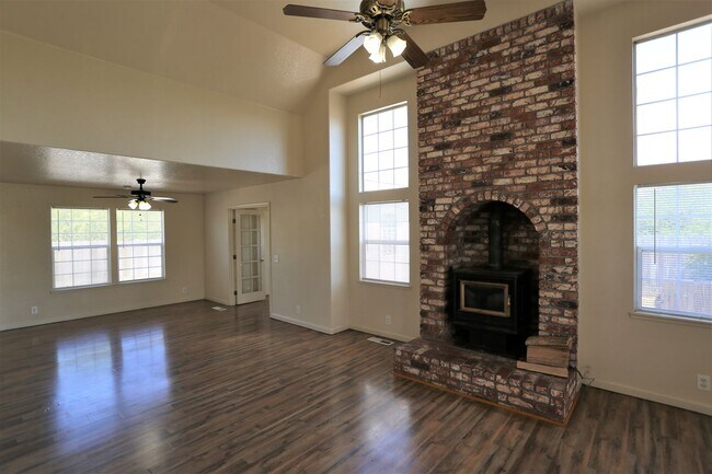 Building Photo - Beautiful home in Patterson