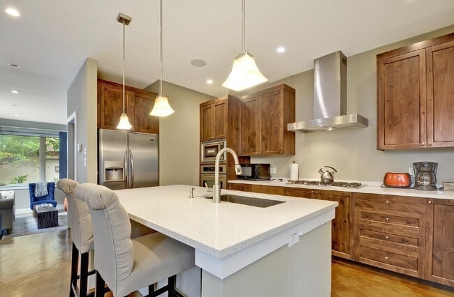 Building Photo - 2111 Melridge Pl