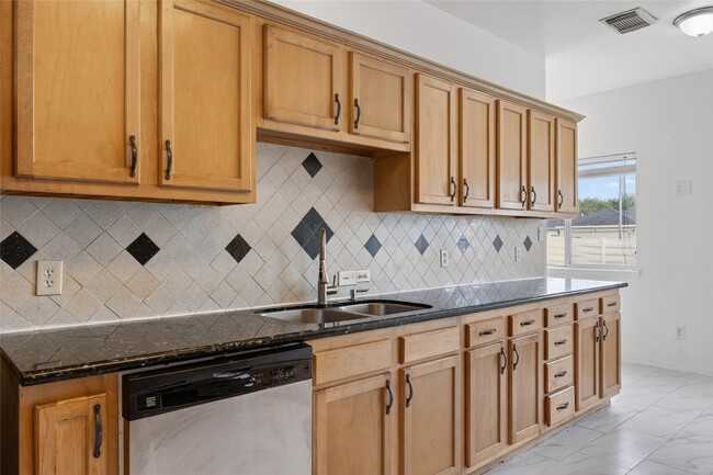 Building Photo - 20747 Settlers Lake Cir N