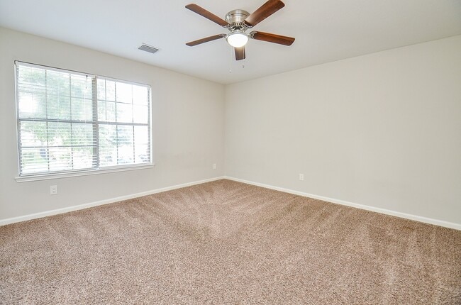 Building Photo - 13410 Cricklewood Creek Ln