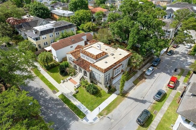 Building Photo - 30 Fontainebleau Dr