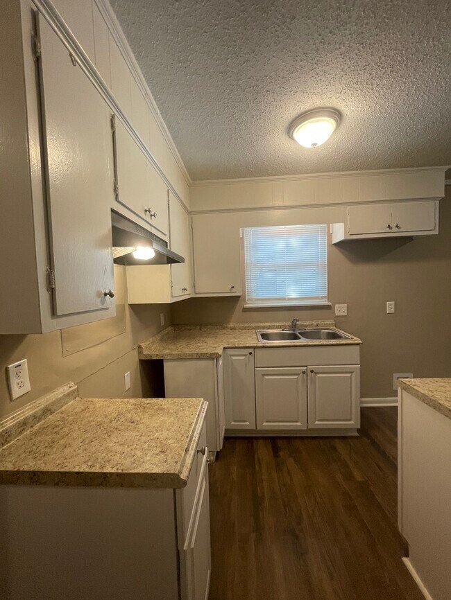 Building Photo - 9114 Malabri Dr