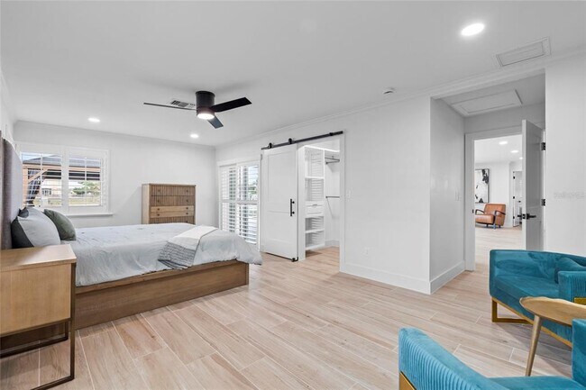 Building Photo - 668 Harbor Is
