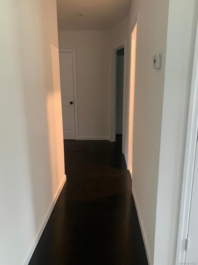 Building Photo - 402 Leslie Ln