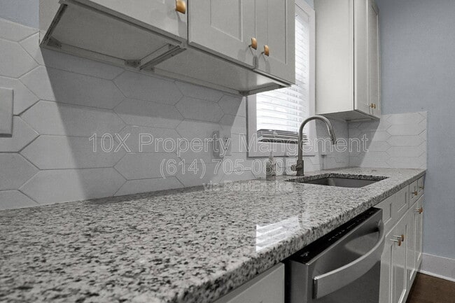 Building Photo - 614 Lilley Ave