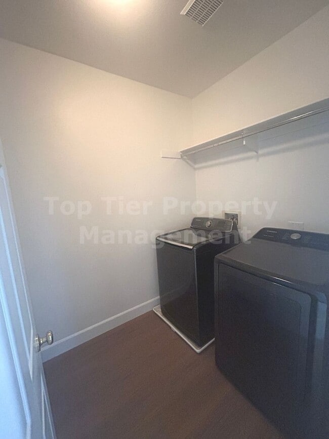 Building Photo - ***Gorgeous 4 bed / 3 bath / 2,585 sqft House in Calavera Hills - Available 07/01***