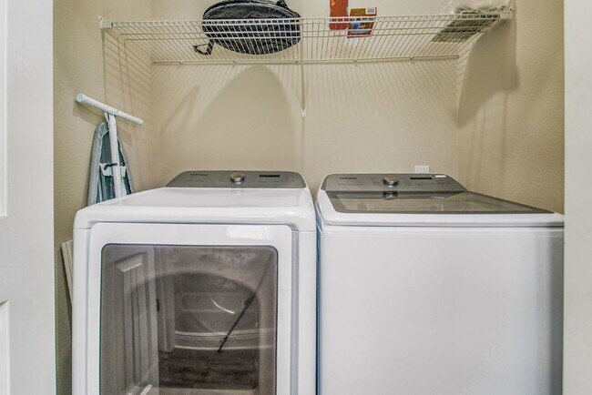 Building Photo - 1002 W Main St