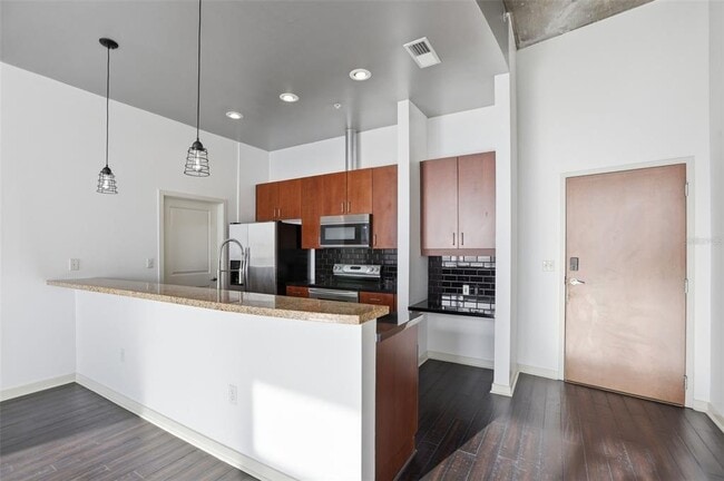 Building Photo - 155 S Court Ave